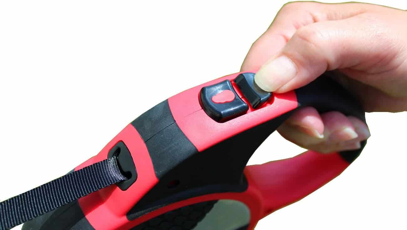 Kong Terrain Retractable Dog Leash Red