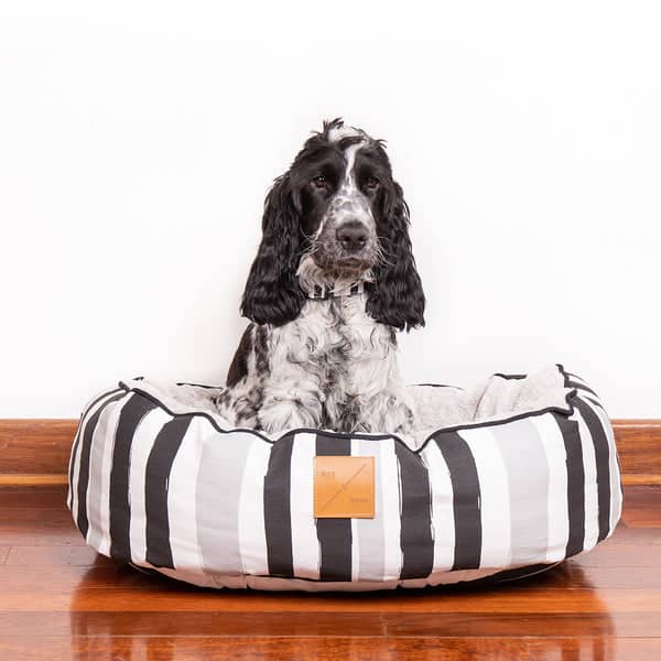 Mog & Bone 4 Seasons Dog Bed Pebble Brush Black